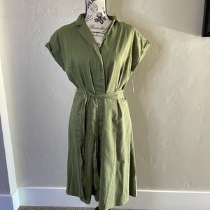 NWT Old Navy green button down dress with tie waist and pockets! Size medium